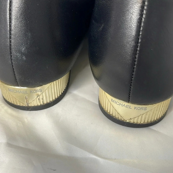 MICHAEL Michael Kors Black Genuine Leather Flat  Loafers Gold Logo Heel Size 8M - Picture 8 of 13